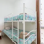 Queen's House 아파트 풀라